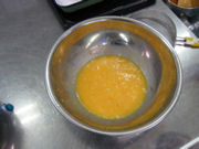 卵と卵黄を混ぜたところ